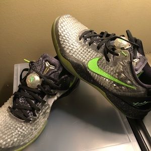 Im selling kobes size 11